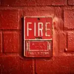 Cum să adaptezi sistemele de securitate la incendiu pentru clădirile istorice