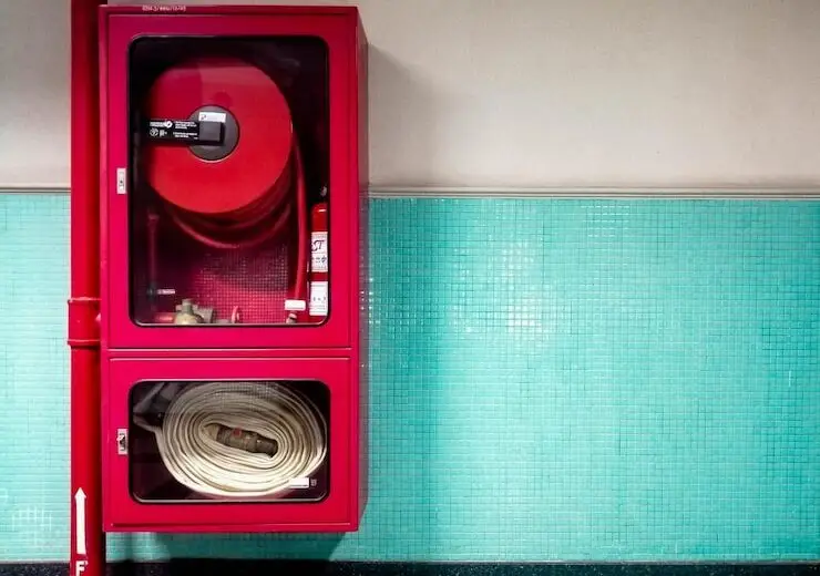 Hidranții interiori și exteriori: normele de instalare, mentenanță și verificare periodică