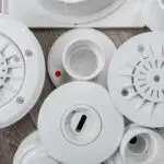 Cum alegi cel mai potrivit sistem de detectare și alarmare la incendiu pentru nevoile tale